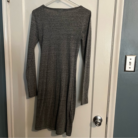 Leith Ruched Dress - Picture 2 of 4